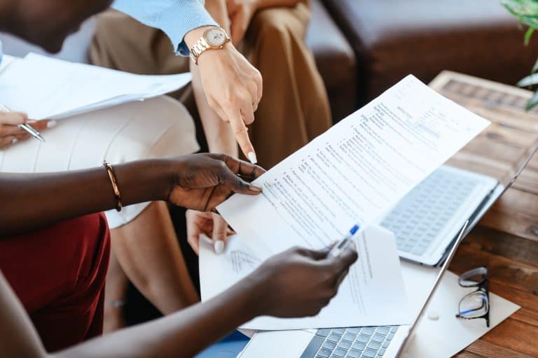 Forensic accountant for legal cases