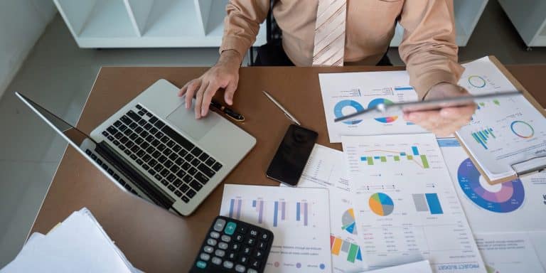 Forensic accountants and financial experts