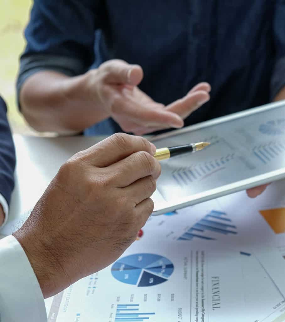 Forensic accountants and financial experts